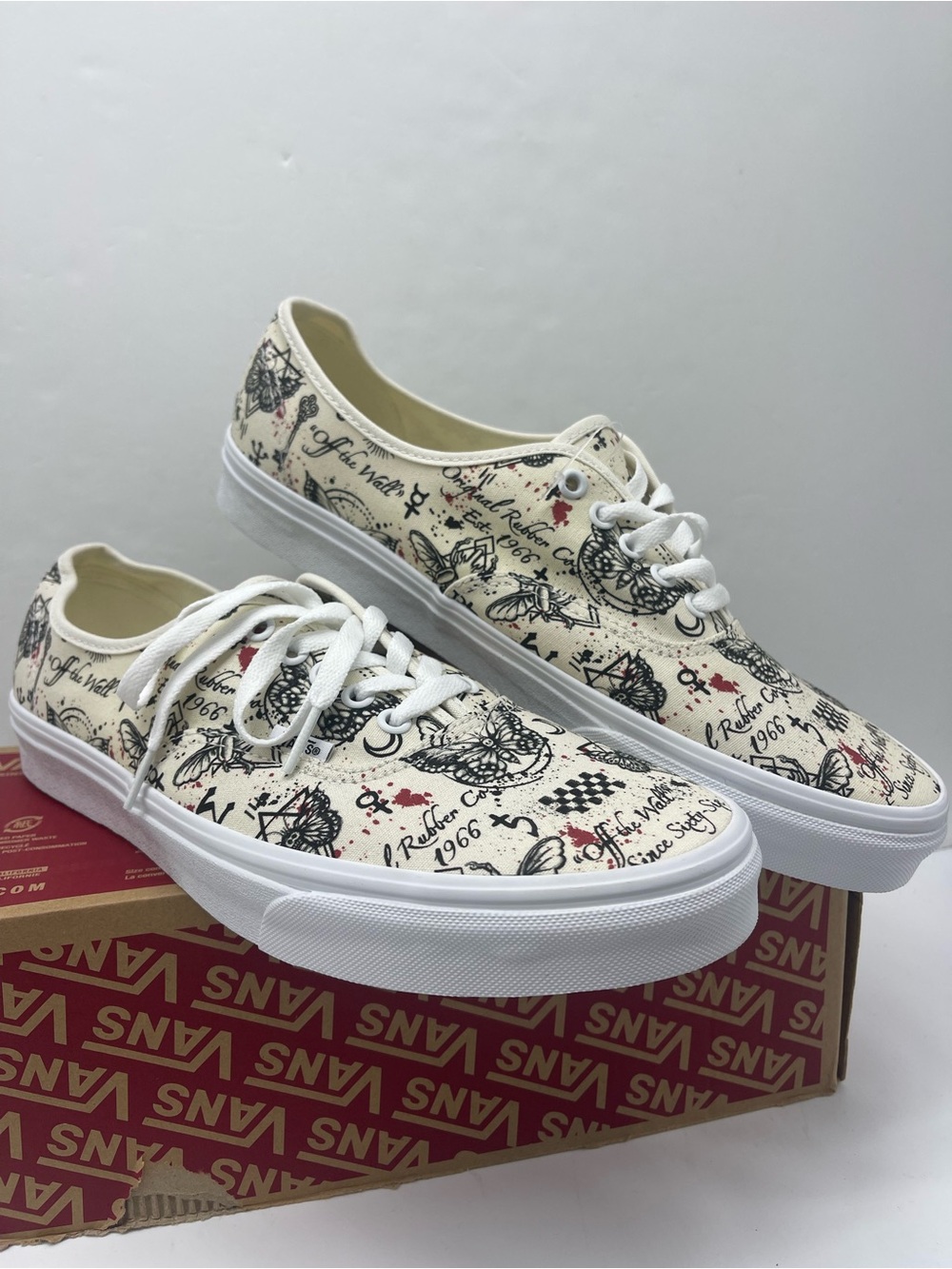 Vans Men’s Autentic Butterfly Journal Marshmallow
VN0A5KS9KIG Sneakers
Tattoo - Picture 4 of 16